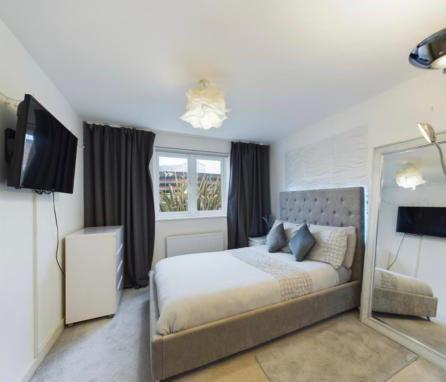 סוואנסי Modern 2 Bed City Apartment With Private Parking מראה חיצוני תמונה