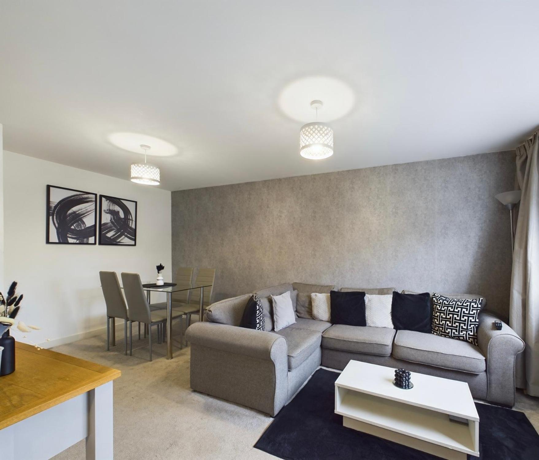סוואנסי Modern 2 Bed City Apartment With Private Parking מראה חיצוני תמונה