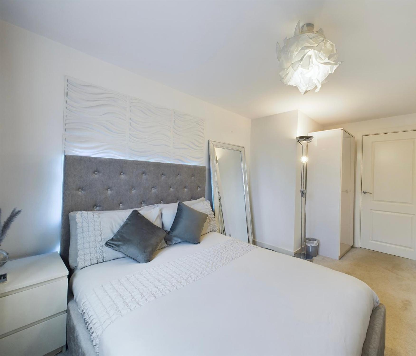 סוואנסי Modern 2 Bed City Apartment With Private Parking מראה חיצוני תמונה